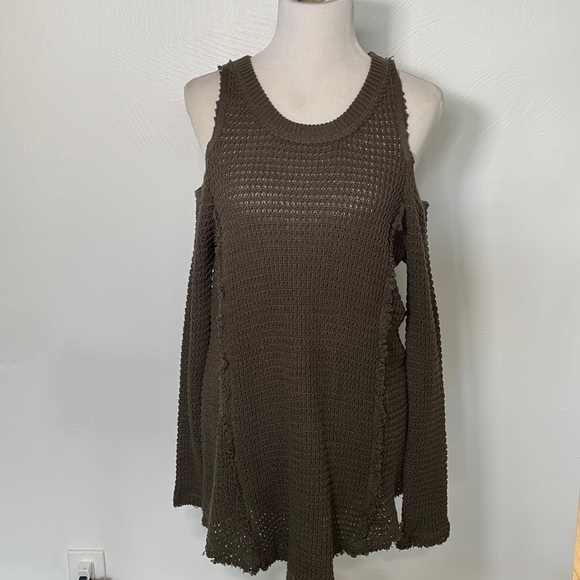 💜 Elan cold shoulder sweater 💜 - Picture 3 of 8